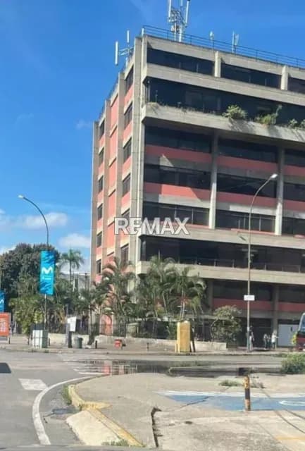 ALQUILER OFICINA EN LOS CORTIJOS 1212 M2 26-32