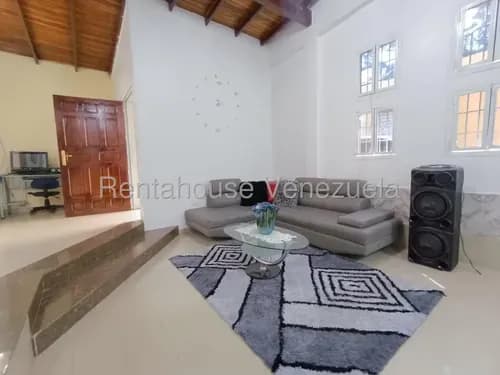 Holder Casa En Venta En La Urbanizacion San Jacinto Maracay Remodelada 311mts2 Con Parrillera 26-11876