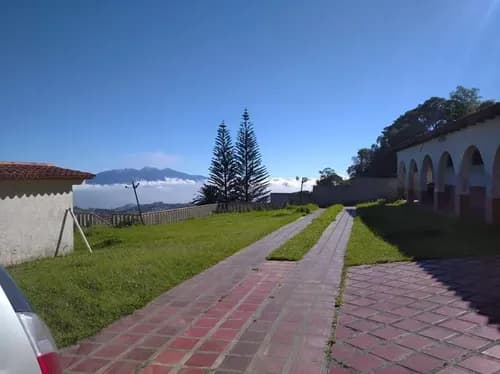 El Junquito Venta / Casa / Quinta En El Junquito (km 19) 1113mt2t /450mts2c 4h+e/ 3b/ 20pe /1 Tasca Mv