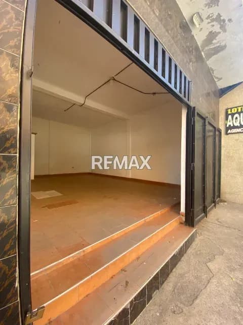 En Venta Local en edificio Don Franco Cabudare centro