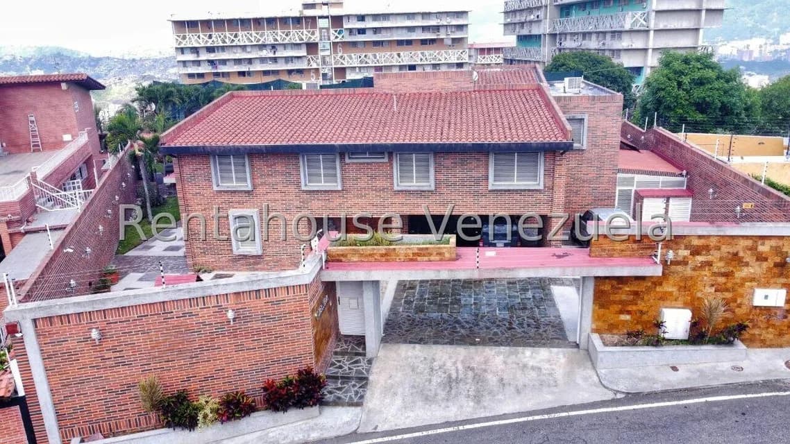 Casa (Multipes Niveles) en Venta en Cumbres de Curumo, Distrito Metropolitano