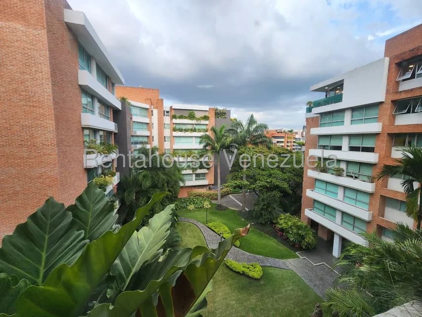 Apartamento (1 Nivel) en Alquiler en Campo Alegre, Distrito Metropolitano