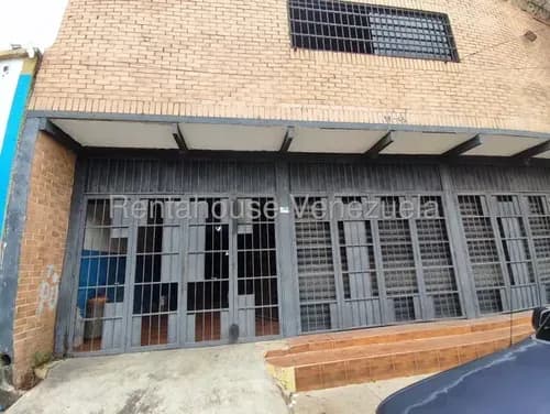 Teresita Luigi Vende Local Comercial Ubicado En Valencia, Av. Las Ferias, El Centro De Distribución Ideal: 837 M2, 5 Áreas De Trabajo Y Ubicación Estratégica En Santa Rosa. 26-766 Abril09
