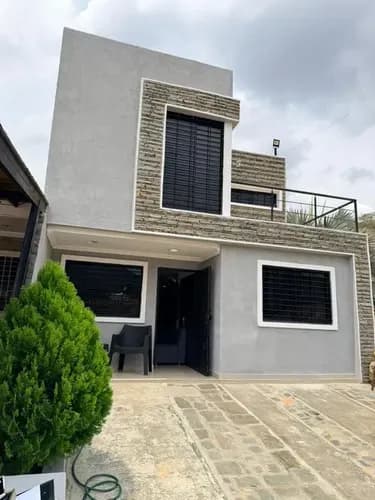 Nathaly Sossa Vende Casa Renodelada Moderno En Lomas De Las Esmeralda
