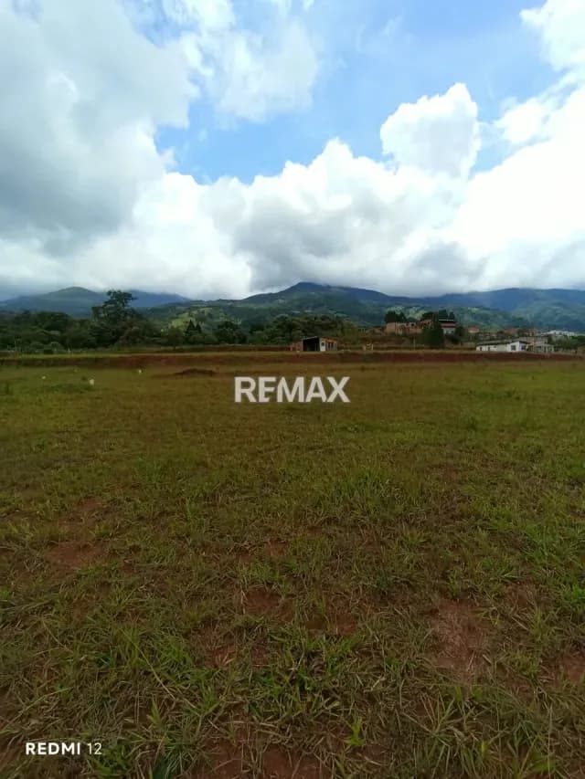 Ubicado en Lomas Blancas de Cordero , San Cristóbal, Estado Táchira, Urbanización Octava Provincia.