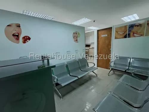 Se Alquila Moderno Consultorio Odontológico De 50.10 M2, Inm 26-180, Estratégicamente Ubicado En La Planta Baja De Un Reconocido Centro Comercial A 1 Cuadra De La Av Bolívar Norte.
