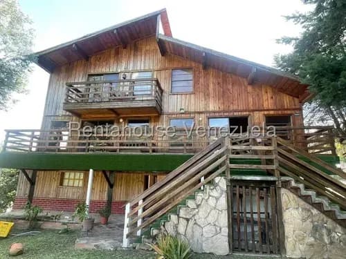 Venta Casa El Junko Conty Club 26-1197 Cuenta Con 800 M2 De Terreno Y 595 M2 De Construcción 4hab 3 Baños 5 Estacionamiento Todos Los Servicios A.j