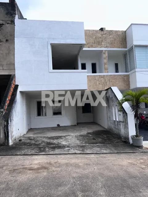 SE VENDE CASA EN URB EL DORAL , PUEBLO NUEVO