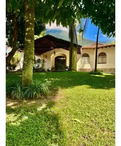 En Venta Bella Casona En Los Chorros Con Amplio Terreno De 3.000 M2