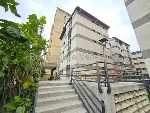 Diana Blanco Ofrece En Venta Amplio Apartamento Al Este De Barquisimeto, Cómodas Habitaciones, Cocina Integrada Con Tope De Granito. Vigilancia 24/7.
