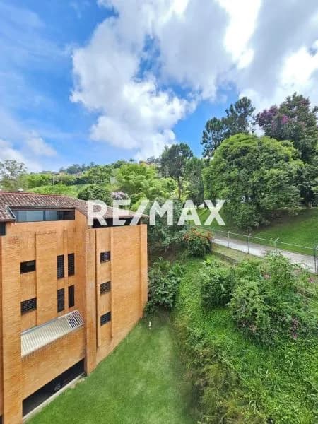 Se alquila apartamento ubicado en la Lagunita de 614 m2 , 2 plantas de 307 m en la mejor zona de la Lagunita