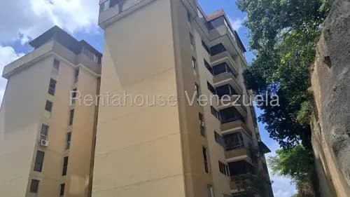 Estupendo Apartamento En Venta, Con Excelente Ubicación Frente Al Centro Medico Docente La Trinidad Calle Gamelotal En Las Esmeraldas Mls #26-15227