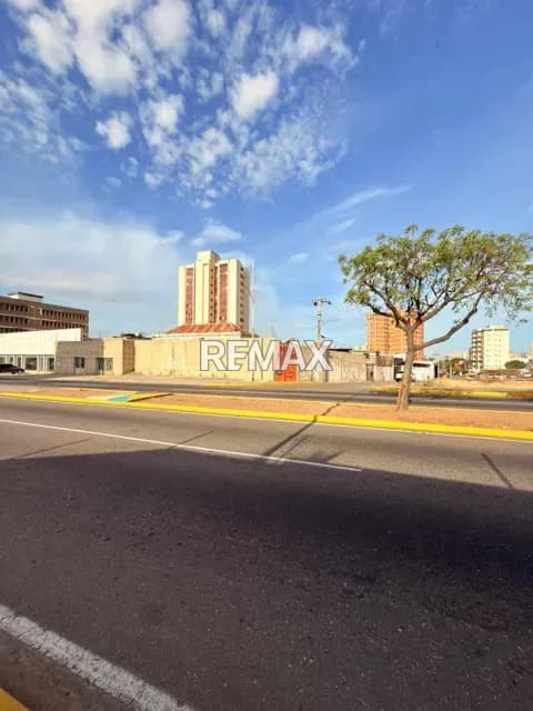 ALQUILA LOCAL COMERCIAL CON GALPON PARA REMODELAR