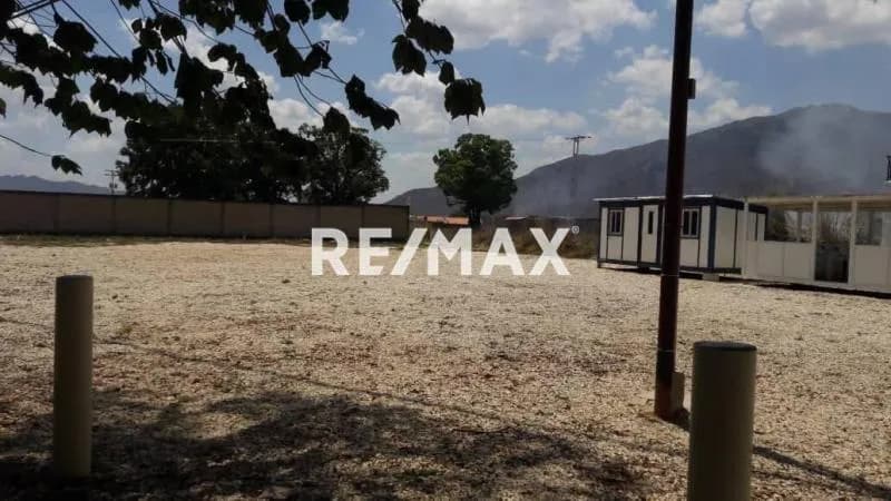 En Venta Terreno Comercial de 1764m2 en La Cumaca, San Diego