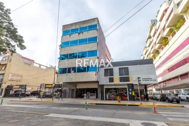 ALQUILO LOCAL EN LA AVENIDA 20, CENTRO DE BARQUISIMETO