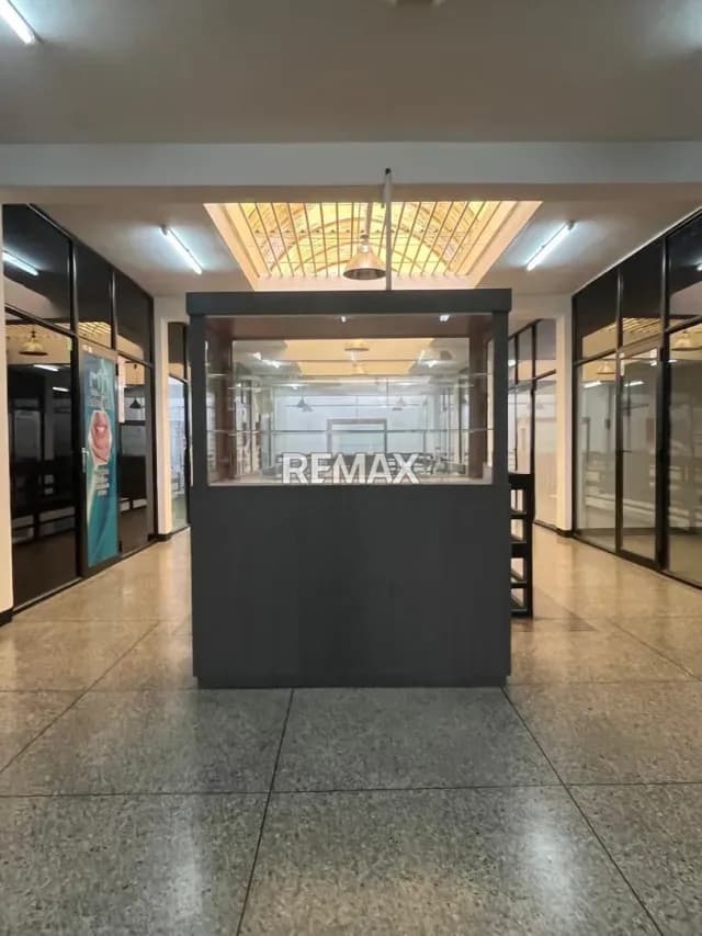 Mini Tienda N° 2 en Alquiler Avenida Andrés Bello entre Carrera 21 y 22 Zona Centro- Barquisimeto