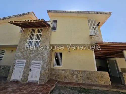 Consigue Casa Quinta En Venta En Urbanización Andrés Bello Maracay Lista Para Firmar Invierte Seguro De Dos Plantas Nela 26-13651
