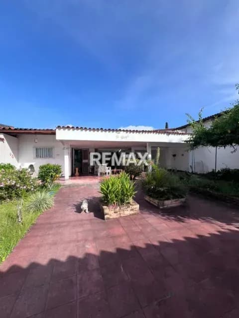 SE VENDE CASA EN PUEBLO NUEVO