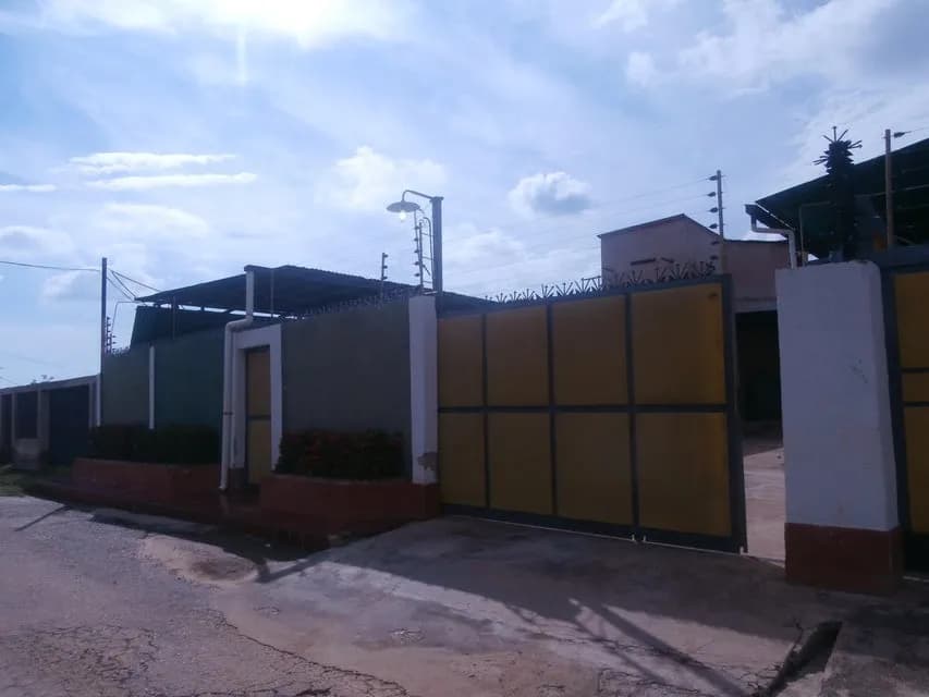 Comercial (Galpon - Deposito) en Alquiler en La N, Zulia