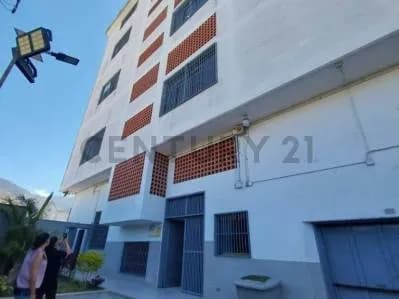 Amplio Galpón ubicado en en Mariches, a cinco minutos de la urbanizacion Miranda
