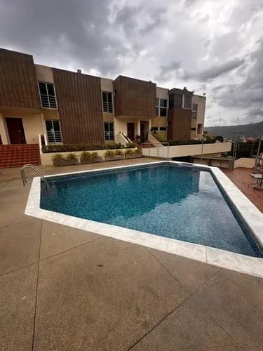 Venta De Hermoso Th Moderno Equipado 100 Planta Eléctrica Y Pozo En Mañongo Lm