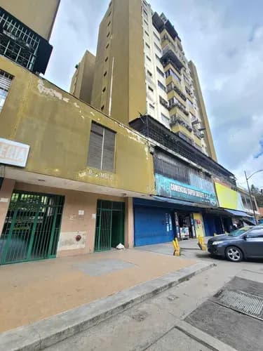 Apto En Venta Dirección: Los Teques Residencia: Residencia Imola Metros Cuadrados: 87,5 Mts2 Precio Raya: 30.000$ Habitaciones: 3 Baños: 2 Puesto Estacionamiento: 1 Techado. Documento Que F