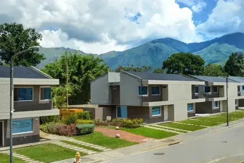 Annic Coronado Vende Tonwhouse Ubicado En San Diego 2 En 1 Conjunto Casa Verde Cód. 316659
