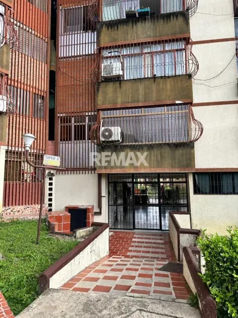 SE ALQUILA APARTAMENTO EN MONTERREY