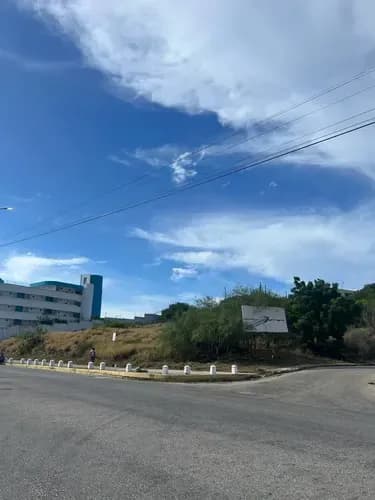 Parcela Con Ubicación Privilegiada En La Av. Aldonza Manrique