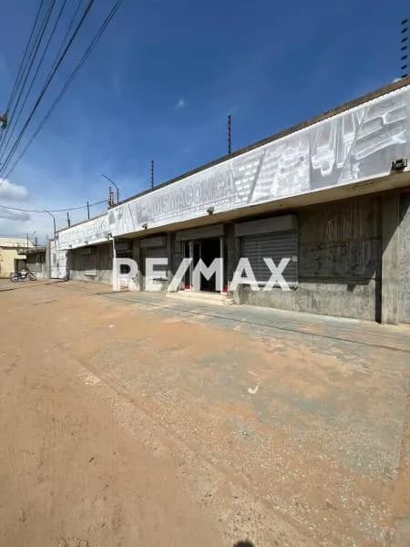 Terreno con Locales y Galpones en Venta, Urb La Rotatia