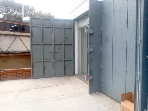 Local En Venta/ Remodelado Y Blindado/ Ubicado En El Cementerio
