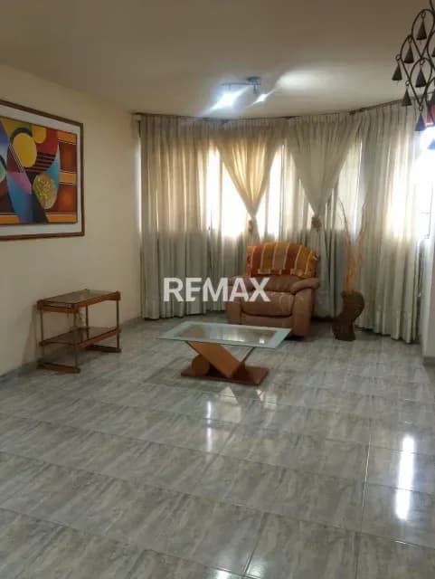 Alquiler apto de tres habitaciones en el Conjunto Residencial La Laguna PLC