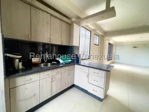 3 Niveles Apartamento En Venta Tipo Pent House En San Jacinto Maracay 26-17516 Holder