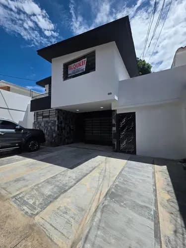 322561 Am - Alquiler Casa Comercial - Urb. Campo Alegre Valencia - 420 M2