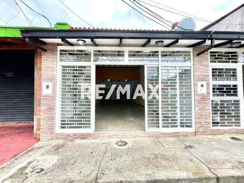 Local en alquiler en Barrio Obrero, carrera 20 entre calles 10 y pasaje acueducto.