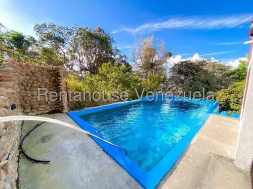 Amplia Y Hermosa Casa Con Piscina En Venta En La Sierra De Falcón # 26-11081