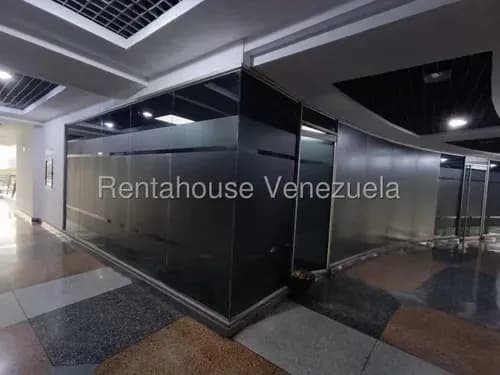 Oficina En Alquiler En Cc Otama En El Viñedo Valencia Mm Carabobo Aire Central Estacionamiento Techado