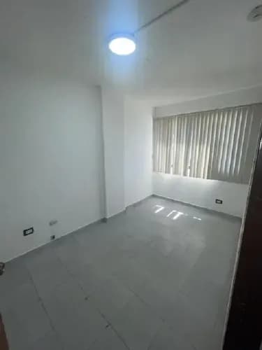 Oficina En Alquiler Av Intercomunal Sector Las Garzas