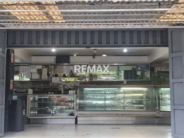 EN VENTA LOCAL Y FONDO DE COMERCIO EN LA AVENIDA FRANCISCO DE MIRANDA