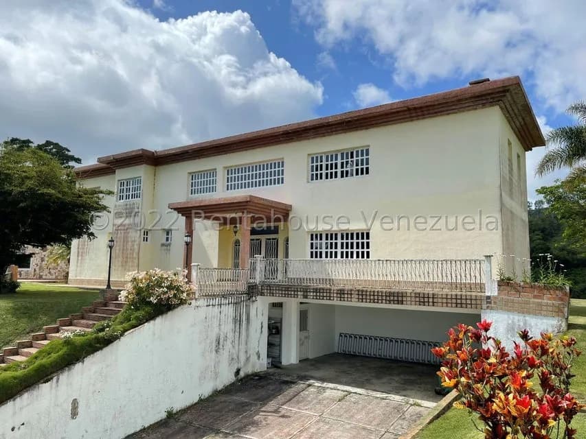 Casa (Colonial) en Venta en Sector Cantarrana, Miranda
