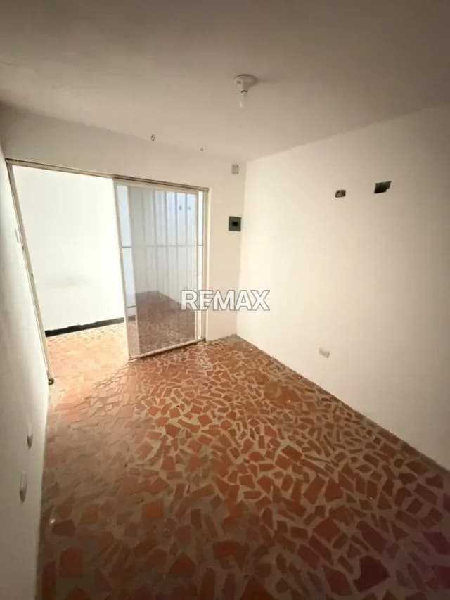 SE ALQUILA LOCAL EN BARRIO OBRERO N4
