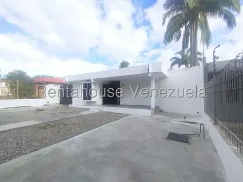 Maritza Lucena Alquila Excelente Oficina Al Este De Barquisimeto, Zona Muy Transitada, Lista Para Ocupar.
