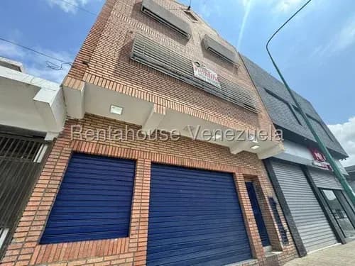 Héctor Malavé Ofrece En Alquiler Edificio Con Local Y Oficinas En Centro De Barquisimeto, Con Aire Central De 5 Toneladas, Amplias Habitaciones Con Baño.