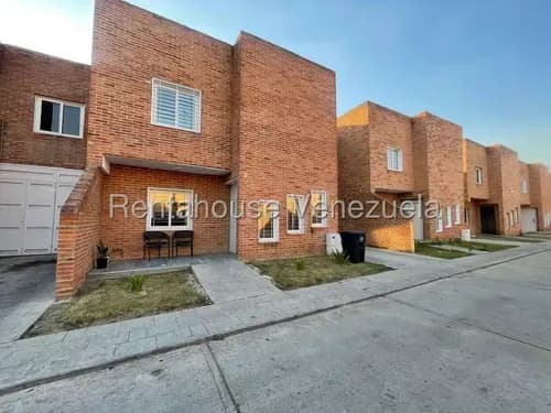 En Venta Town House En San Diego - Monteserino (#26-14134) Totalmente Amoblado De Lujo, Deposito, Pozo, Área De Carey Y Piscina, Ag Cliete Directo