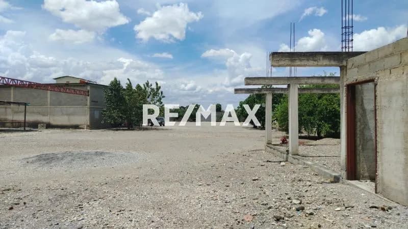 VENTA DE TERRENO CON GALPON EN QUIBOR