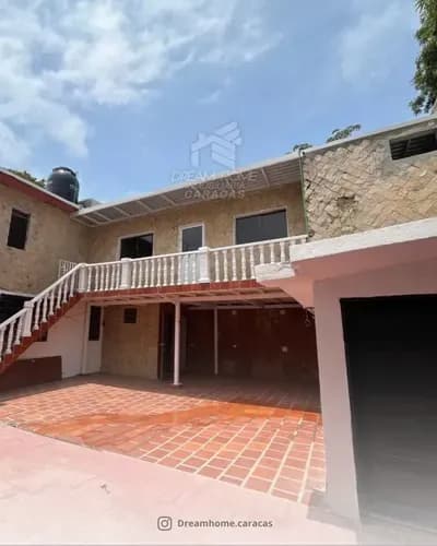 Casa Quinta De Dos Plantas Con Anexo En Venta En La Urb. Puerto Viejo - Catia La Mar Edo. La Guaira.