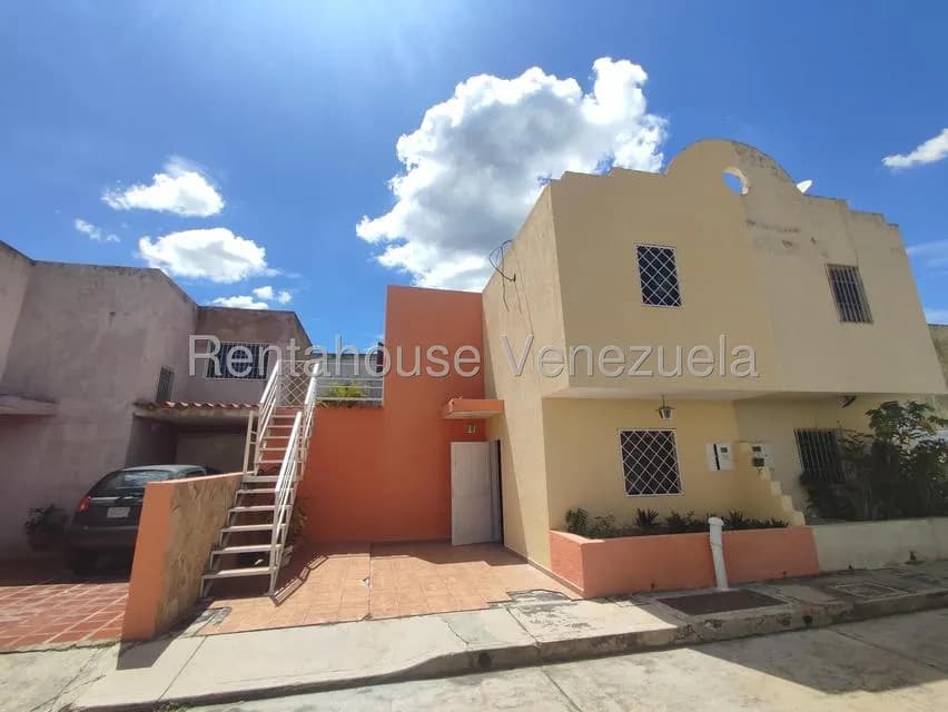 Townhouse (Duplex) en Venta en Barbula, Carabobo