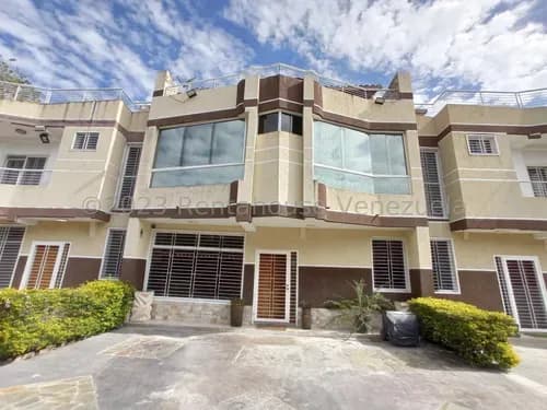 Moderno Townhouse En Venta El Limon 26-17300 Jcm
