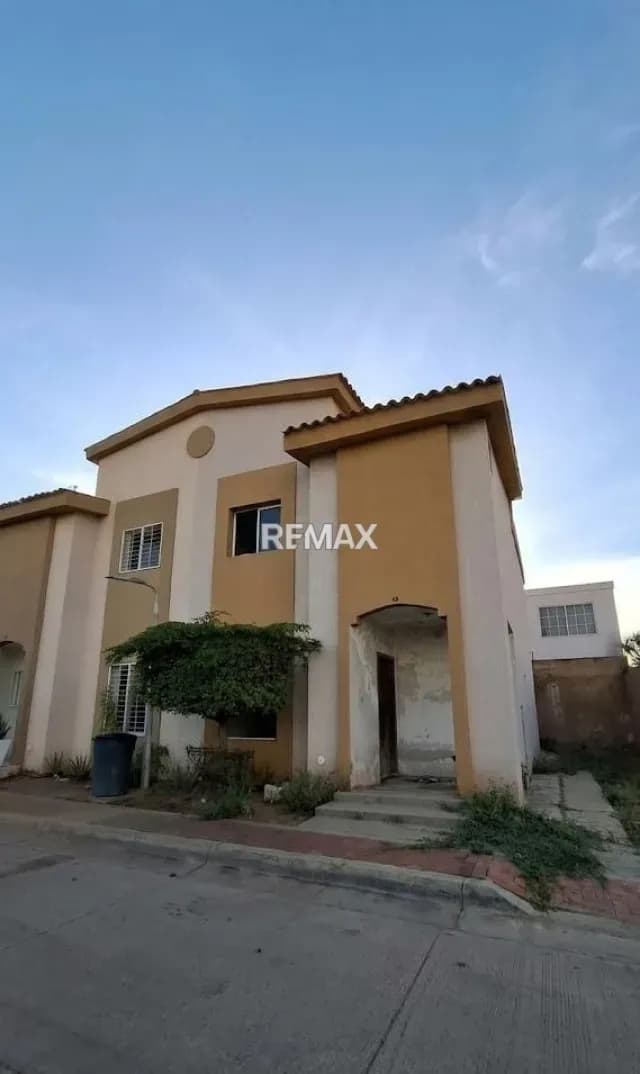 TOWNHOUSE EN GRIS EN VILLA MARACAIBO EN VENTA, ZONA OESTE