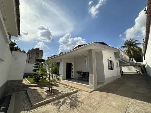 Casa En El Trigal Centro Valencia En Calle Cerrada Con Áreas Sociales Gmendez